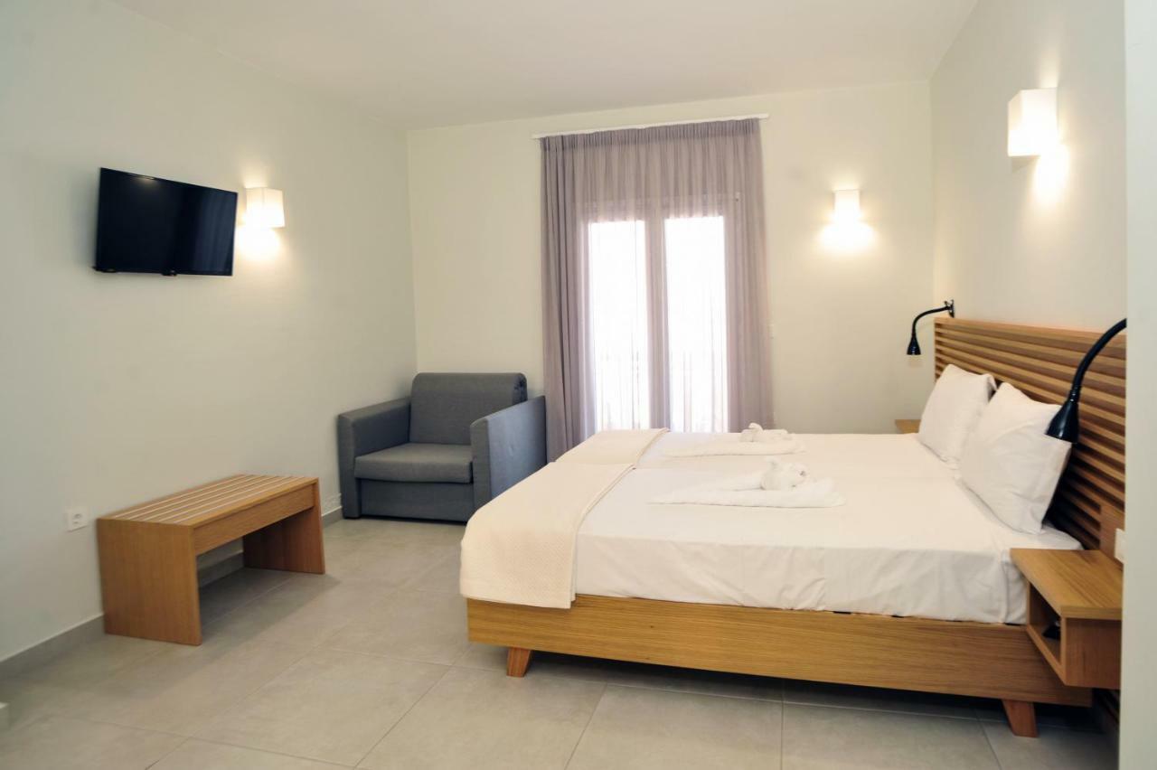 Mithos Premium Rooms Agia Marina Buitenkant foto