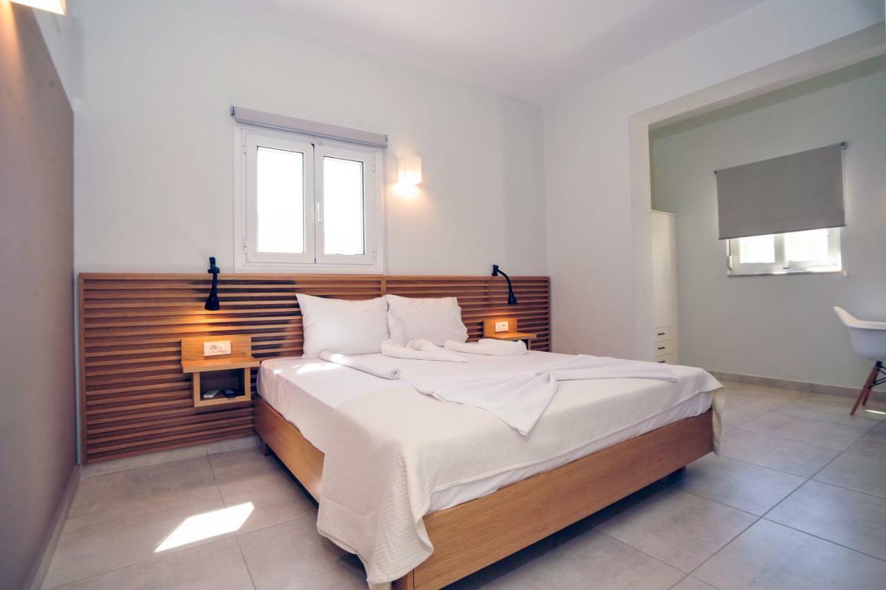 Mithos Premium Rooms Agia Marina Buitenkant foto