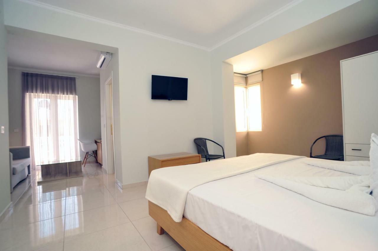 Mithos Premium Rooms Agia Marina Buitenkant foto