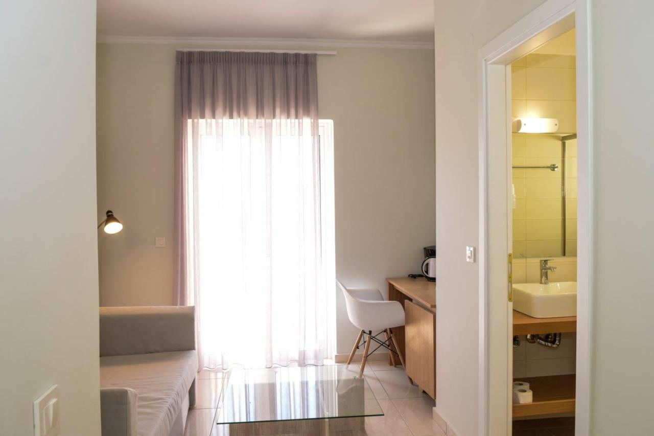 Mithos Premium Rooms Agia Marina Buitenkant foto