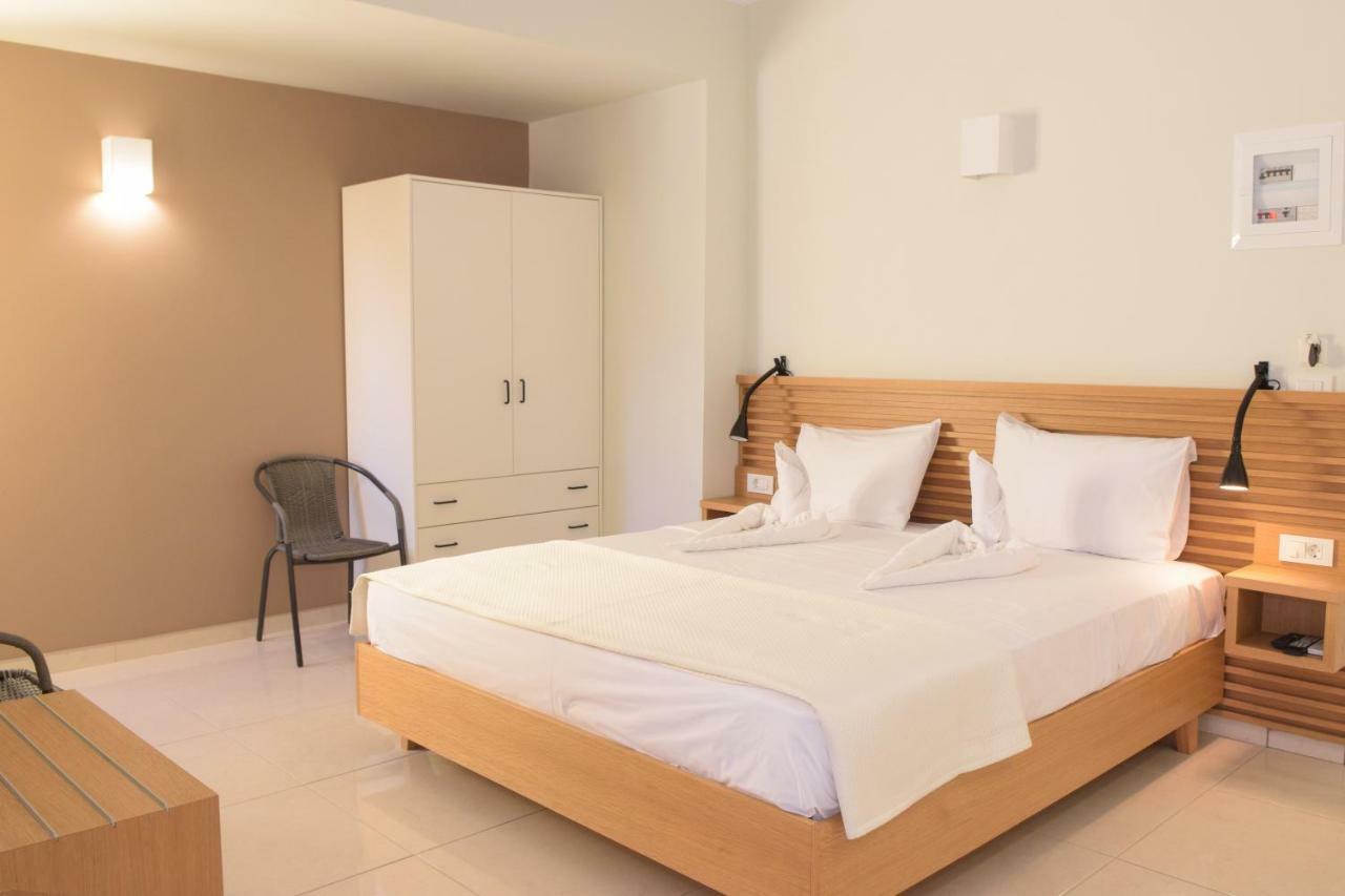 Mithos Premium Rooms Agia Marina Buitenkant foto