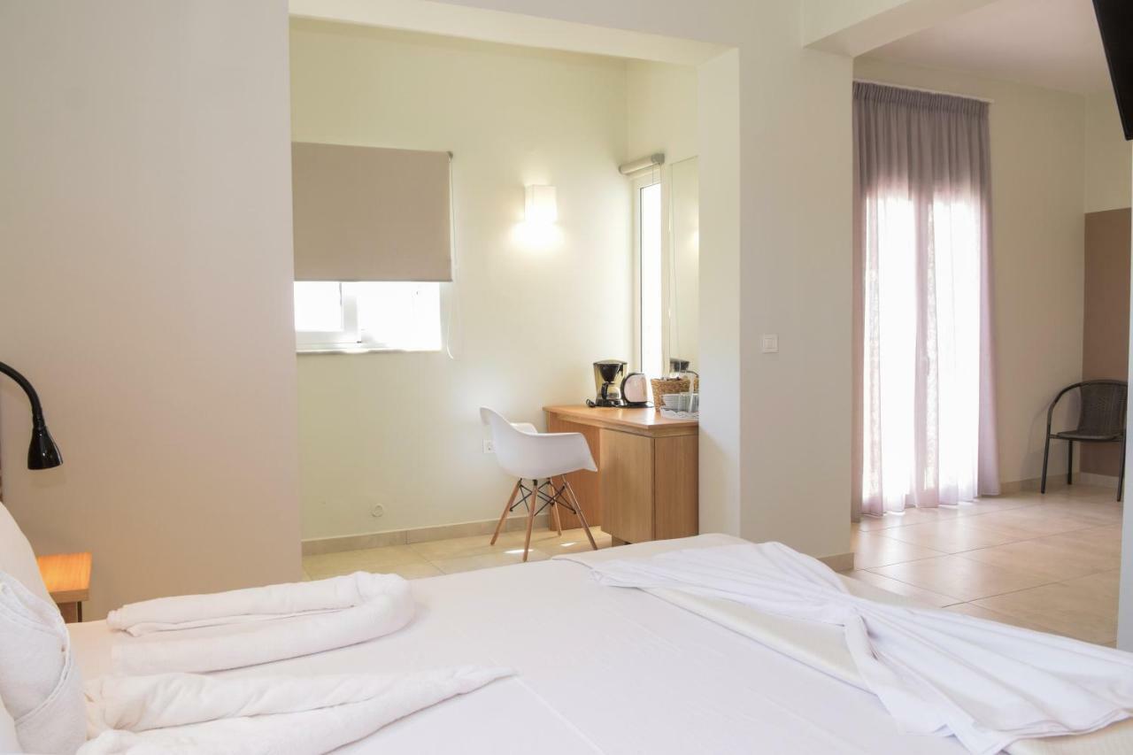 Mithos Premium Rooms Agia Marina Buitenkant foto